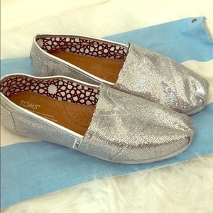 TOMS shoes